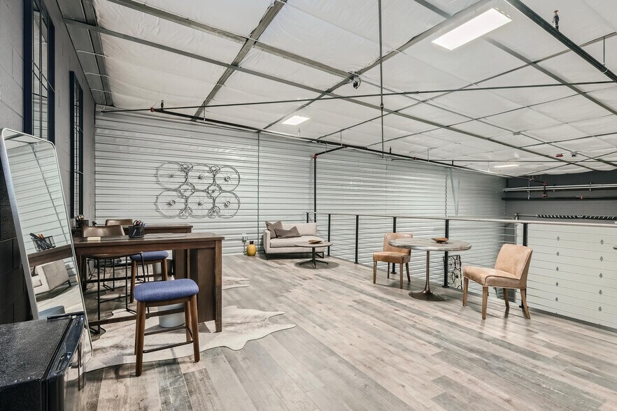 More Photos Of 11 NW Frontage Rd, Fort Collins Showroom For Lease