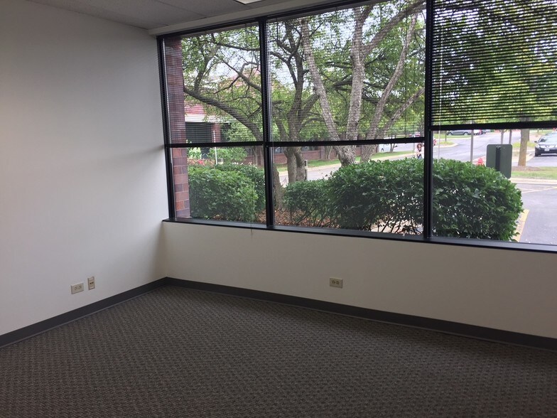 More Photos Of 3100 W Higgins Rd, Hoffman Estates Medical For Lease