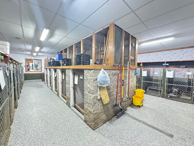 More Photos Of 2350 Highway 17 S, Rhinelander Veterinarian Kennel For Sale