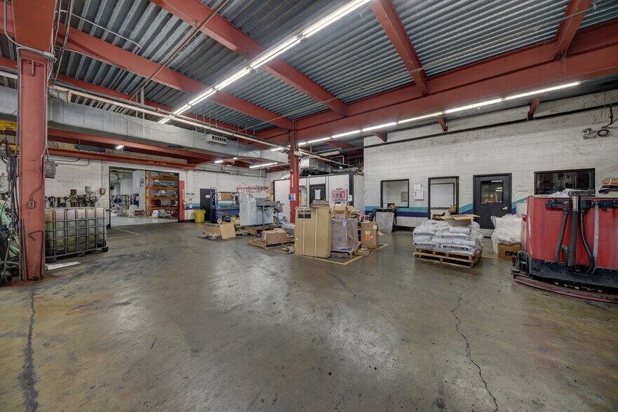 More Photos Of 1901 Longwood Dr, Brenham Manufacturing For Sale