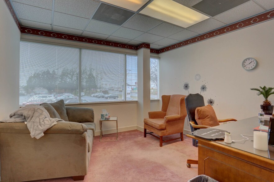 More Photos Of 930 Red Rose Ct, Lancaster Medical For Lease