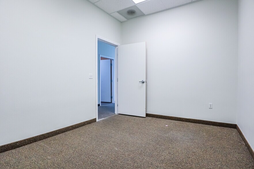 More Photos Of 6640 S Tenaya Way, Las Vegas Light Distribution For Lease