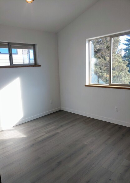 More Photos Of 428 NE Burnside Ave, Bend Apartments For Sale