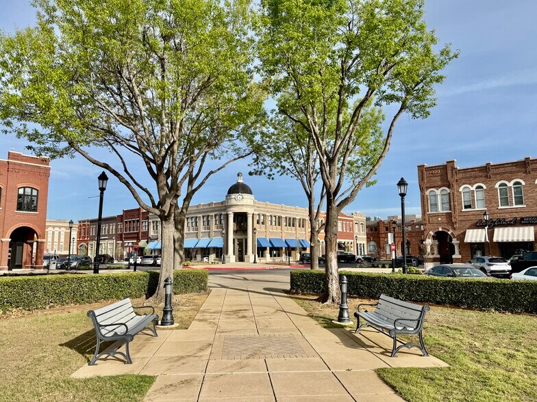 More Photos Of 630 Parker Sq, Flower Mound Storefront Retail Office For Lease