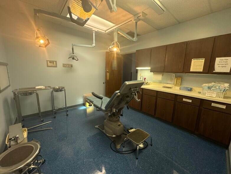 More Photos Of 2708 McGraw Dr, Bloomington Medical For Sale