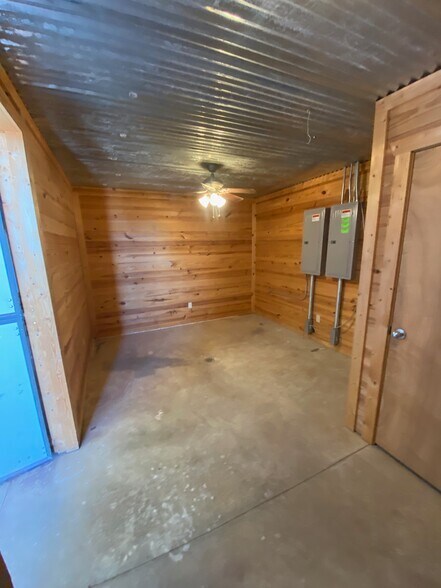 More Photos Of 6701 NW 178th St, Edmond Flex For Sale