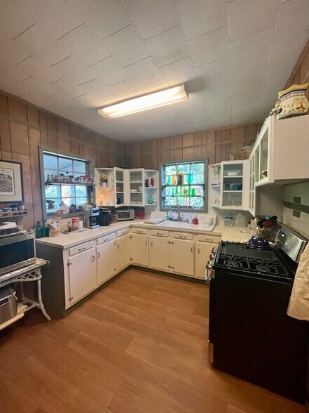 More Photos Of 85 Main St, Georgetown Specialty For Sale