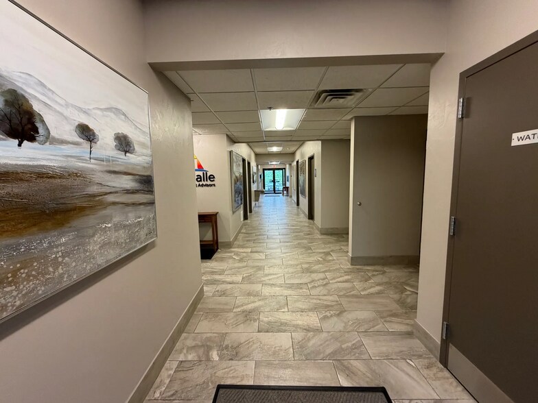More Photos Of 1133 Quail Ct, Pewaukee Office For Lease