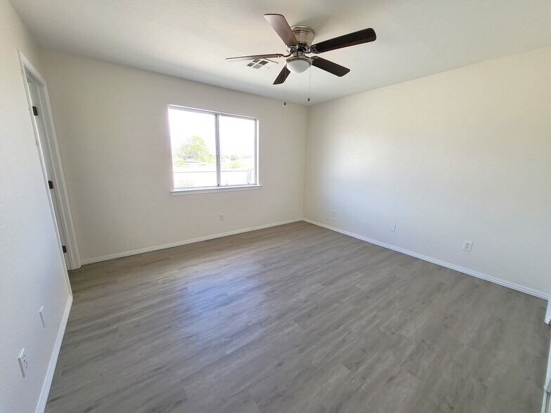 More Photos Of 1171 Sixshooter Ave, Pahrump Apartments For Sale