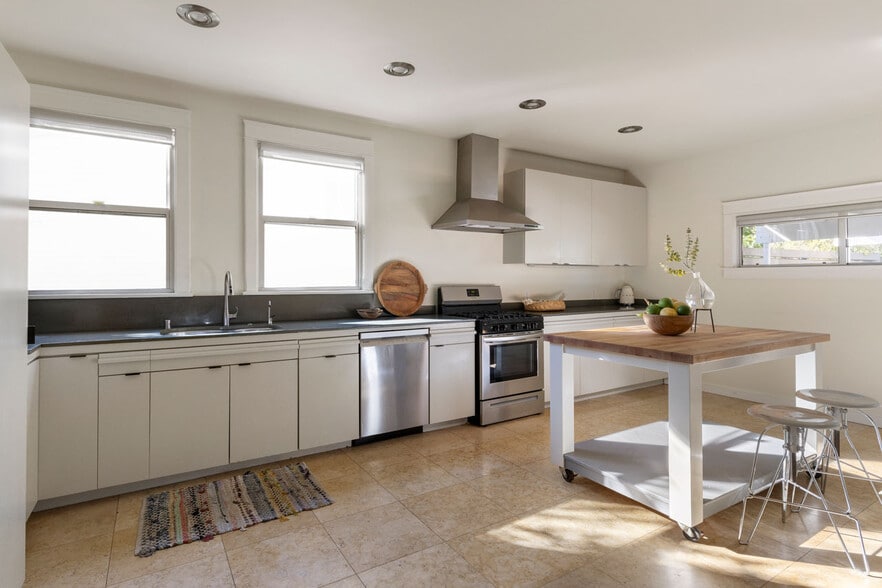 More Photos Of 1642 Elevado St, Los Angeles Multifamily For Sale