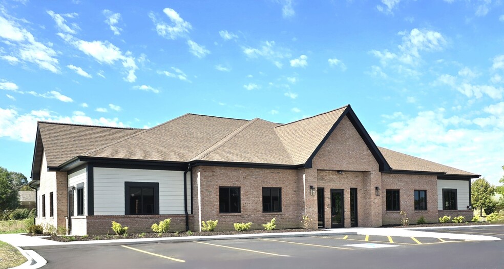 Primary Photo Of 804 Geneva Parkway, Lake Geneva Medical For Lease