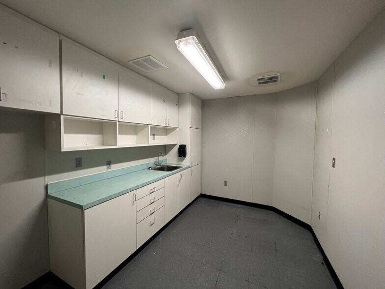 More Photos Of 2001 Garth Rd, Baytown Freestanding For Lease