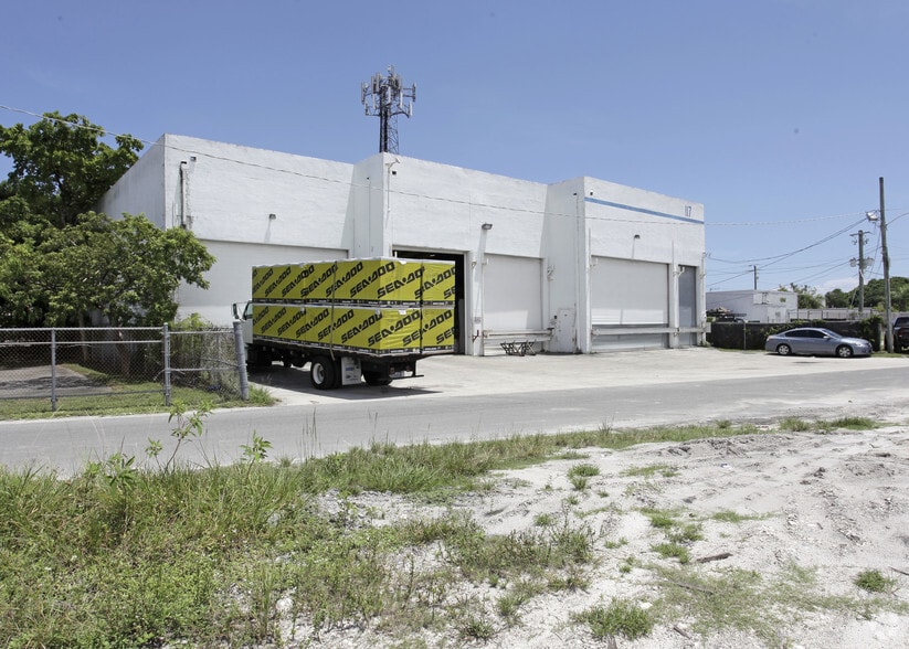 More Photos Of 117 NW 3rd Ave, Dania Warehouse For Lease
