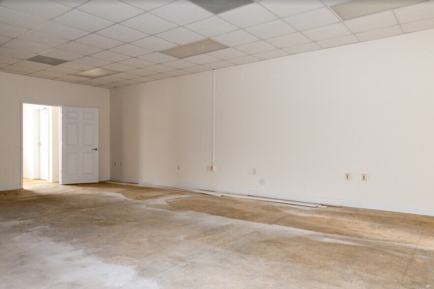 More Photos Of 6408 Brookstone Ln, Fayetteville Medical For Sale