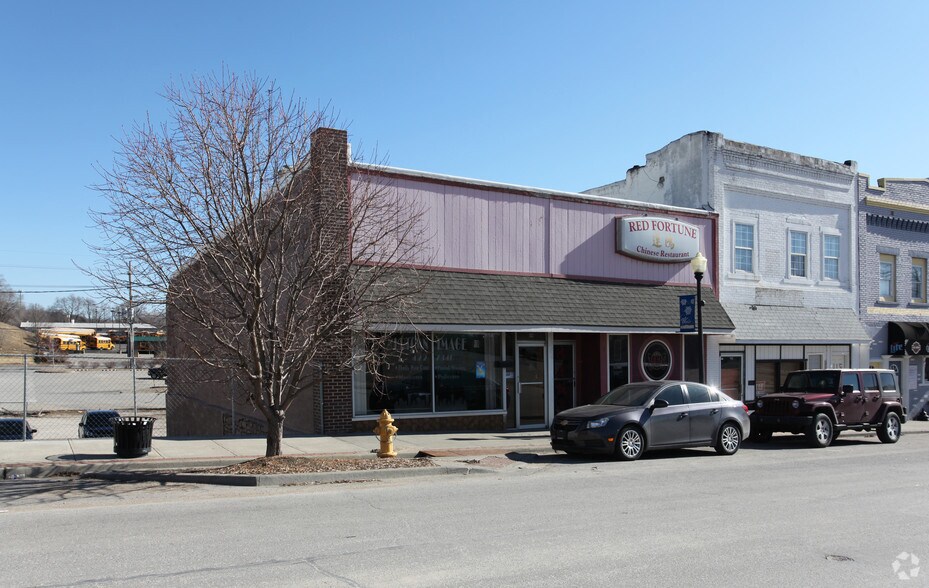 More Photos Of 119 Oak St, Bonner Springs Storefront For Lease