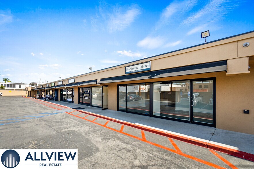 More Photos Of 130 E 17th St, Costa Mesa General Retail For Sale