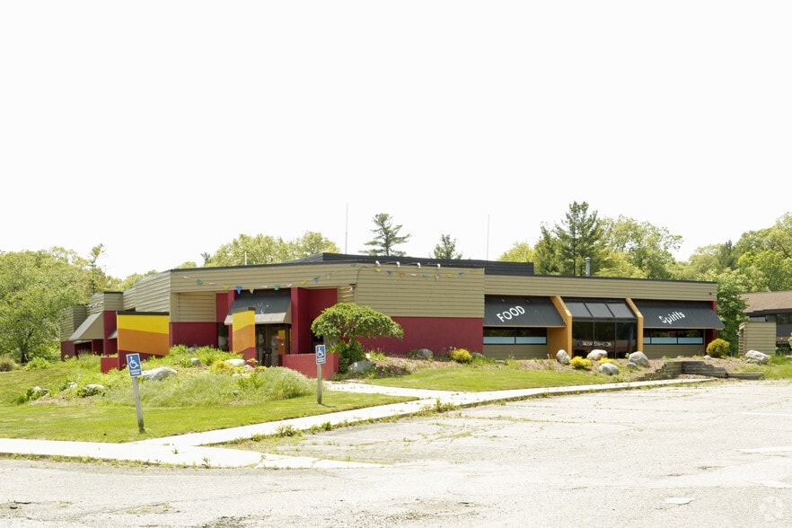 Primary Photo Of 1820 44th St SW, Wyoming Freestanding For Lease