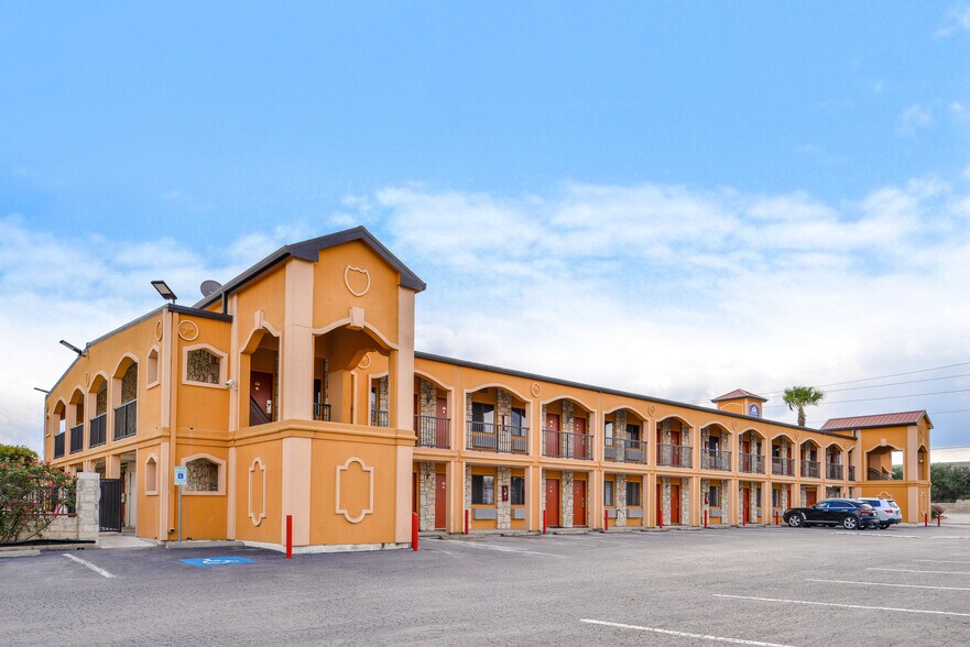 More Photos Of 15101 S Interstate 35, Buda Hotel For Sale