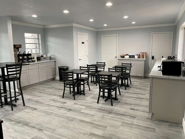 More Photos Of 900 N Main Ave, San Antonio Hotel For Sale