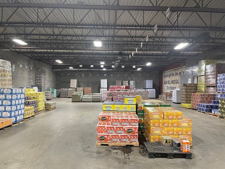 More Photos Of 2325 Sybrant Rd, Traverse City Warehouse For Lease