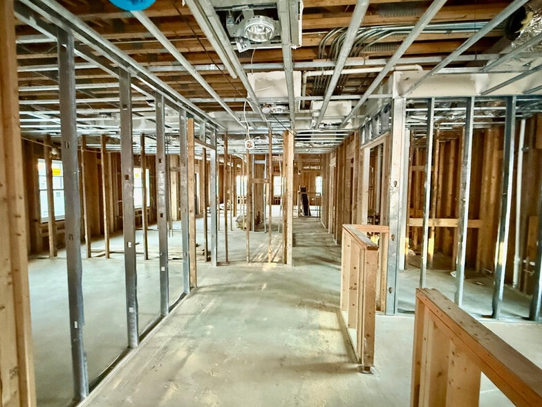 More Photos Of 12 All Souls Cres, Asheville Office For Sale