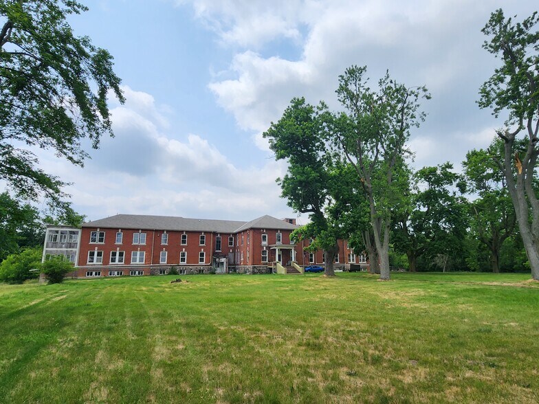 More Photos Of 2940 Cambria Rd, Hillsdale Apartments For Sale
