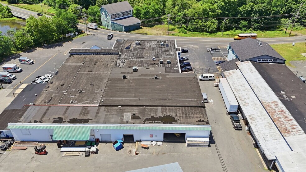 More Photos Of 17 Sweetmans Ln, Manalapan Township Freestanding For Lease