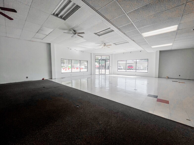 More Photos Of 1040 W Main St, Mascoutah Freestanding For Lease