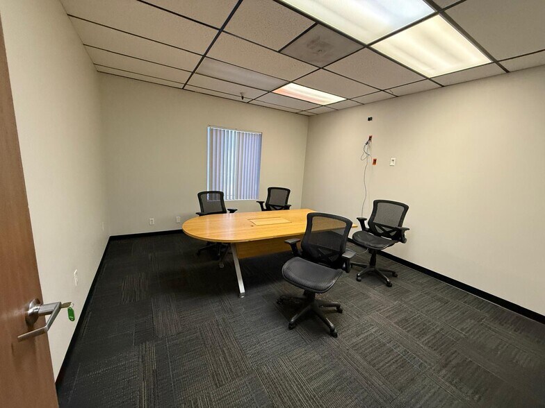 More Photos Of 7979-7989 Vickers St, San Diego Flex For Lease