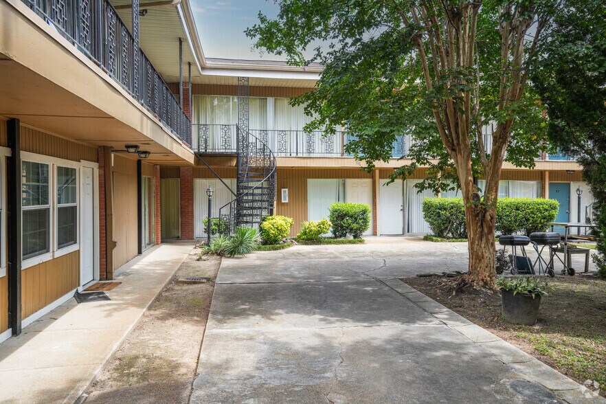 More Photos Of 1605 N West St, Jackson Apartments For Sale