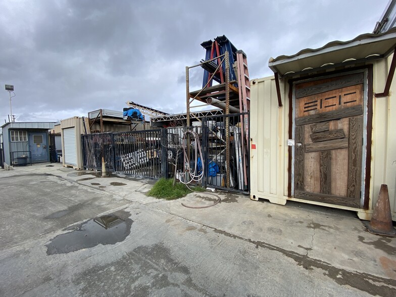 More Photos Of 20663-5 Santa Clara St, Canyon Country Warehouse For Sale