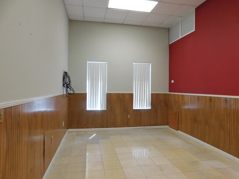 More Photos Of 5070 Industry Dr, Melbourne Manufacturing For Lease