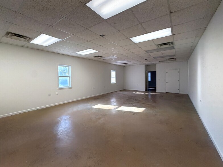 More Photos Of 385-387 Industrial Dr, Mount Juliet Warehouse For Lease