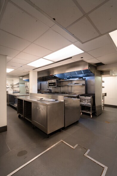 More Photos Of 80 N 6th St, Brooklyn General Retail For Lease