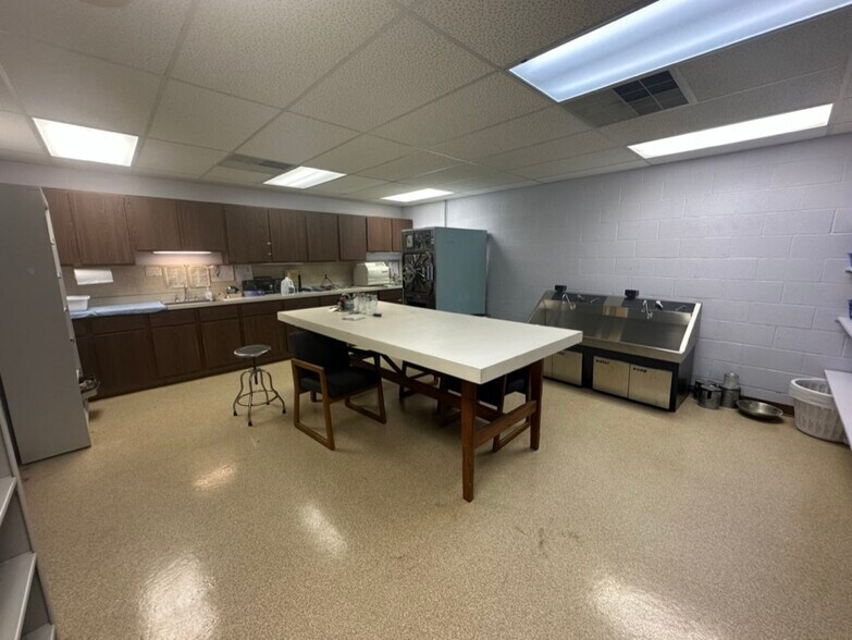 More Photos Of 2708 McGraw Dr, Bloomington Medical For Sale