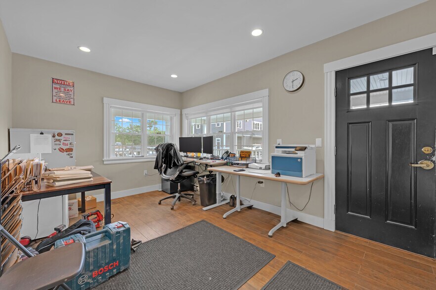 More Photos Of 4 Makepeace Rd, Westford Office Residential For Sale