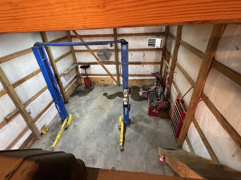 More Photos Of 315 E Maple St, Shelbina Industrial For Sale