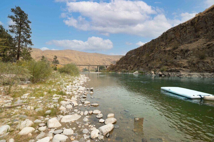More Photos Of 385 State Route 153, Pateros, WA 98846, USA, Pateros Specialty For Sale