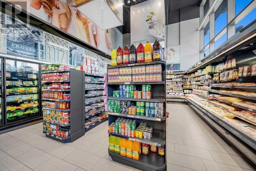 More Photos Of 4033 Hurontario St, Mississauga Storefront For Sale