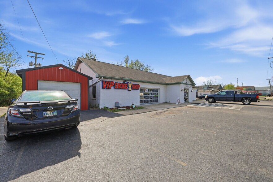 More Photos Of 619 Green Blvd, Aurora Freestanding For Sale