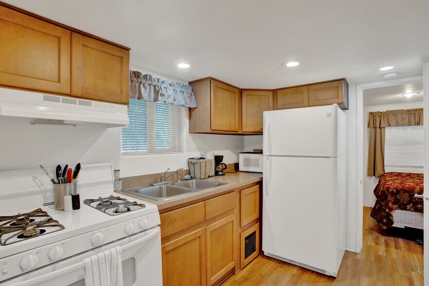 More Photos Of 10207 E Hwy 290, Fredericksburg Freestanding For Sale