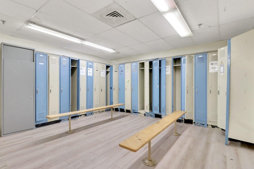 More Photos Of 40 Commercial Ave, Middletown Warehouse For Lease