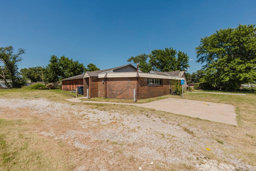 More Photos Of 1610 W 6th Ave, El Dorado General Retail For Sale