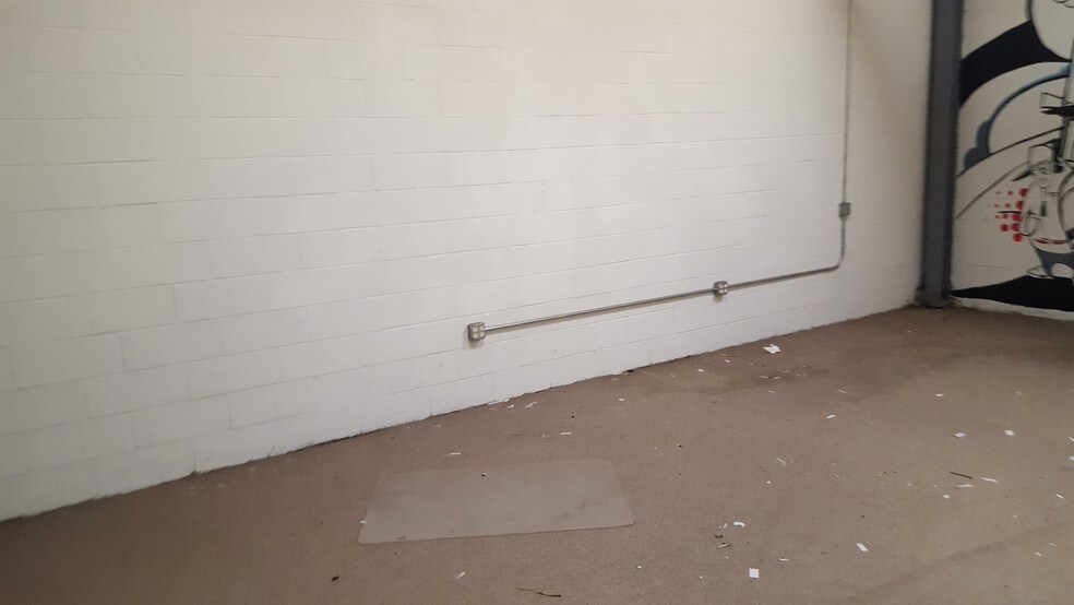 More Photos Of 87-89 Garden St, Westbury Warehouse For Lease