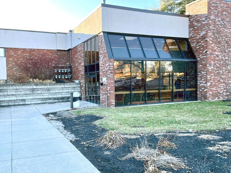 More Photos Of 290 Baker Ave, Concord Medical For Lease