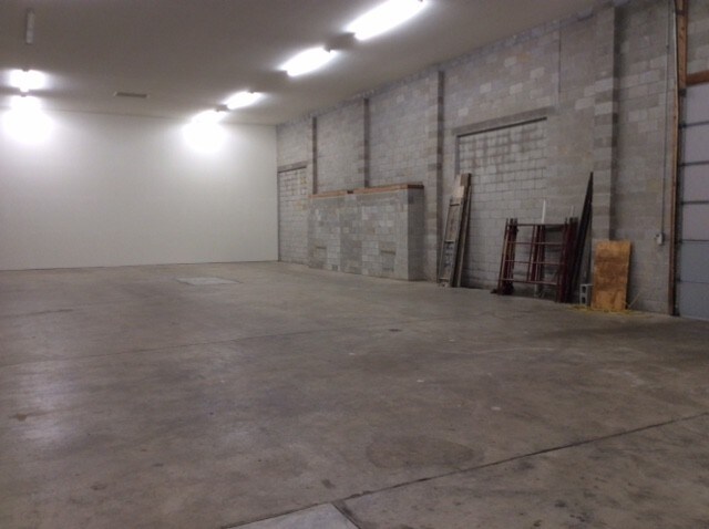 More Photos Of 16 Germay Dr, Wilmington Warehouse For Lease