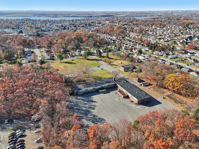 More Photos Of 714-716 Myrth Ave, Essex Industrial For Sale