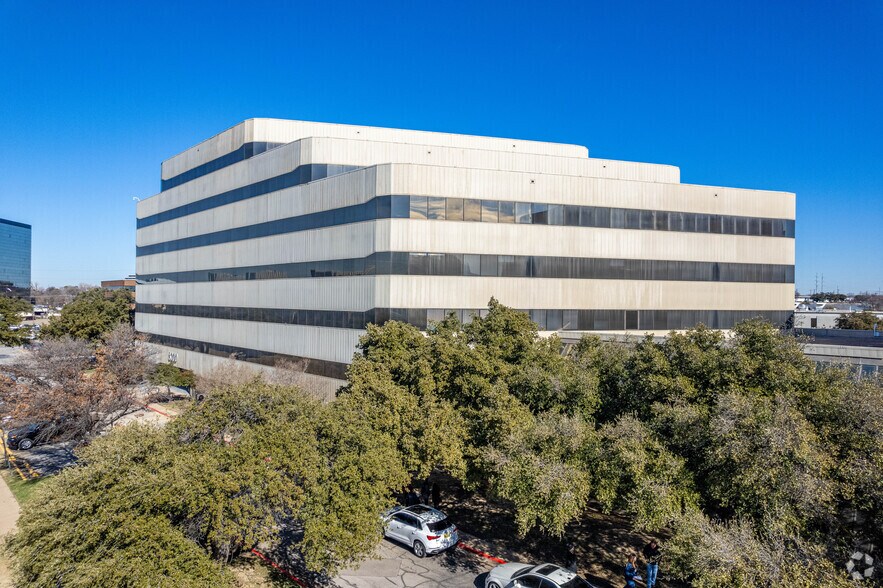 More Photos Of 8200 Brookriver Dr, Dallas Unknown For Lease