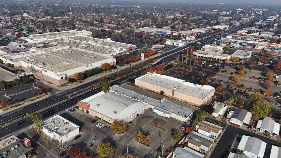 More Photos Of 2234 S Mooney Blvd, Visalia Freestanding For Sale