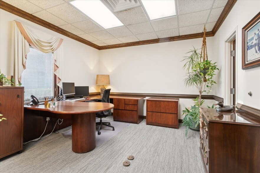 More Photos Of 732 Thimble Shoals Blvd, Newport News Office For Sale